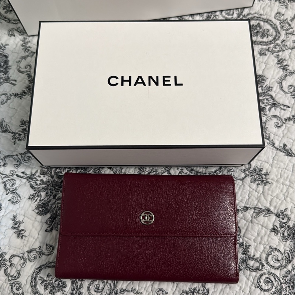 Chanel Classic White Wallet Box and Matching Gift Bag Duo & Tissue; New - Picture 12 of 13